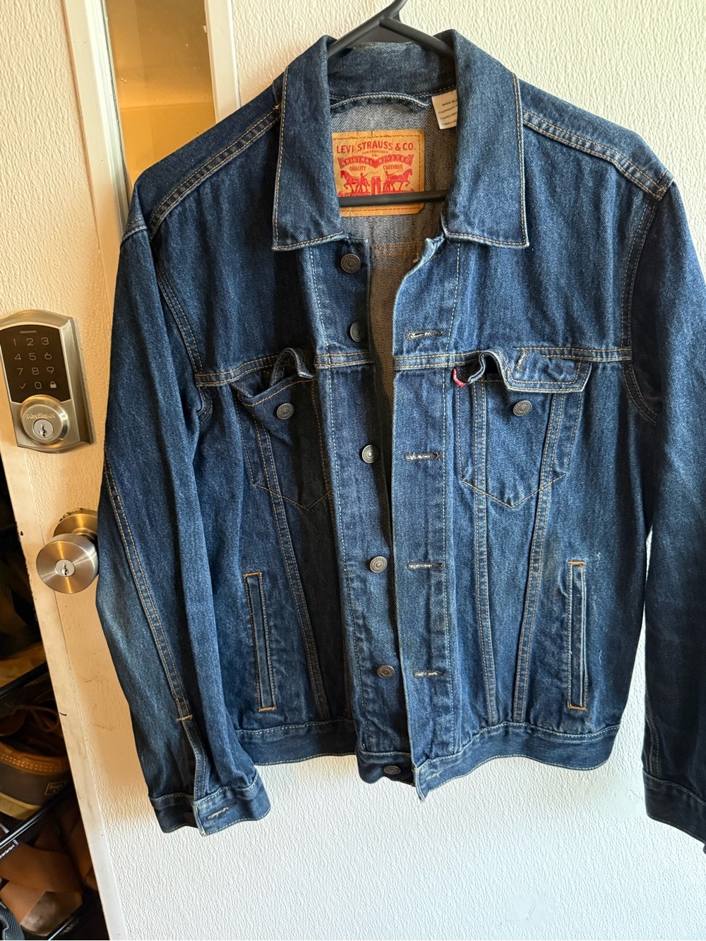 Levi's Men's Blue Denim Jacket - Classic Trucker Style